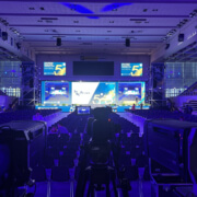 timelapse eventi e manifestazioni – sala allestita con schermi multimediali Osmosis Synergy