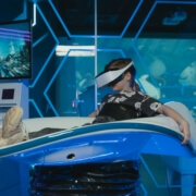 modellazione 3D industriale realtà aumentata fiere – donna con visore AR Osmosis Synergy