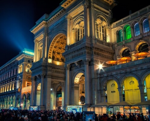 Galleria Vittorio Emanuele II a Milano illuminata di notte – Servizi Audio e Luci per Eventi a Milano con Osmosis Synergy