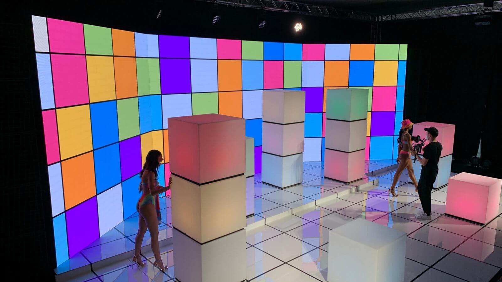 Allestimento e struttura scenografica su misura per una convention aziendale
